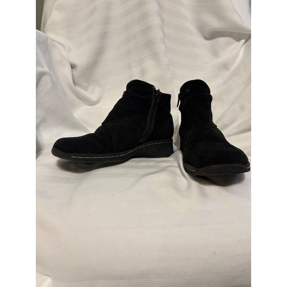 BareTraps W 6M Black Suede‎ Ankle Boots Side Zip Low Wedge Booties Comfort Shoes - Picture 2 of 10